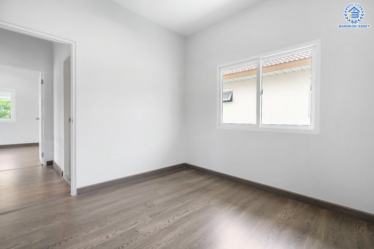 บ้านมือสองตกแต่งใหม่ แบรนด์ Property Perfect ม.เพอร์เฟคเพลส2 ติดถนนราชพฤกษ์ โซนใกล้สวนและทะเลสาบ เนื้อที่ 54.2 ตร.ว. ฟังก์ชัน 3 ห้องนอน 3 ห้องน้ำ จอดรถได้ 2 คัน บนทำเลติดถนนราชพฤกษ์ ใกล้วงเวียนพระราม5 และรถไฟฟ้า "สถานีบางรักน้อยท่าอิฐ"